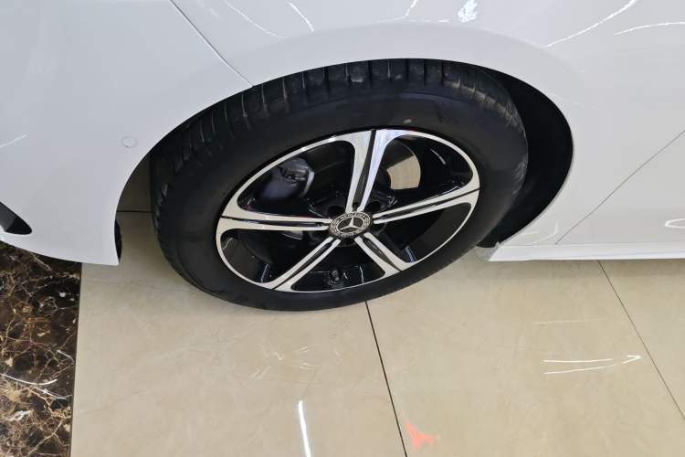 Used Mercedes-Benz A-Class 2024 Updated A 200 L Fashion Version Left Front Wheel Hub