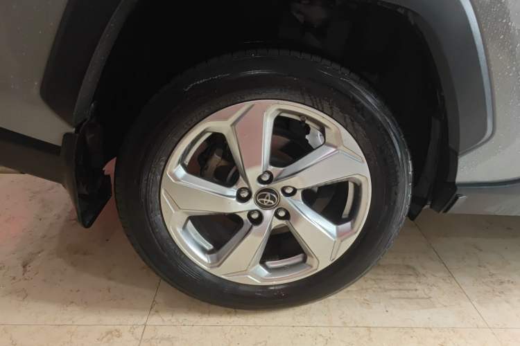Used Toyota RAV4 2020 Dual-Engine 2.5L E-CVT Two-Wheel Drive Elite Edition Right Rear Wheel Hub
