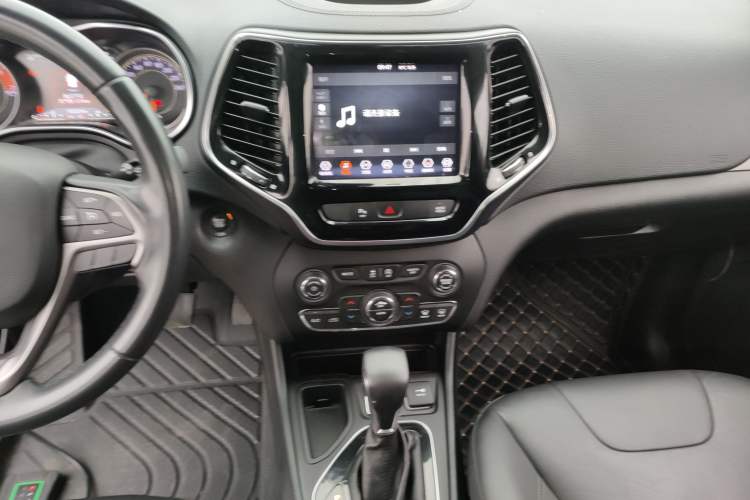 Used Jeep Cherokee 2020 2.0T Two-Wheel Drive Leading Edition