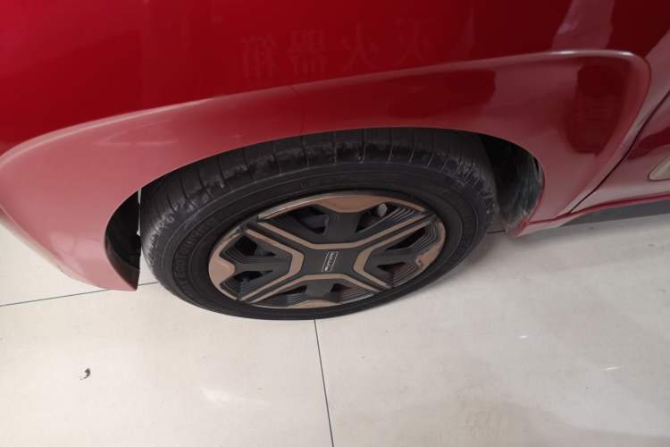 Used Baojun E200 2018 Intelligent Driving Edition Left Front Wheel Hub