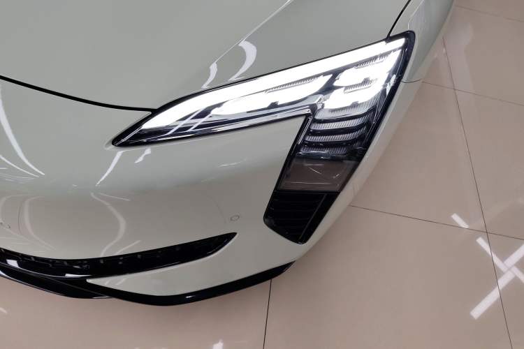 Used Hongqi EH7 2025 690 Smart Selection Edition
