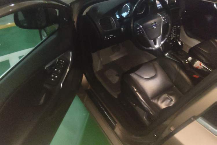 Used Volvo V40 2013 2.0T Zhiya Edition