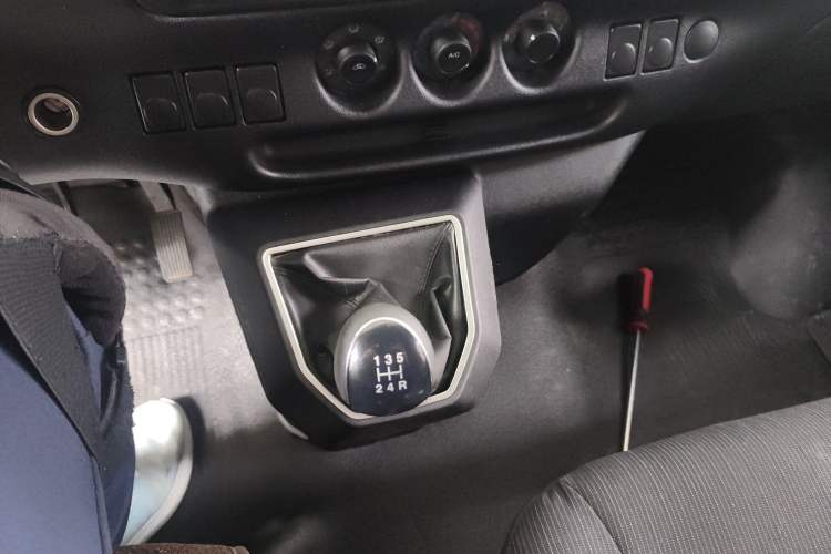 Used JMC Transit 2021 2.8T Space King Standard Version Short Wheelbase Mid-Height Roof 6-Seater Diesel Euro VI JX493