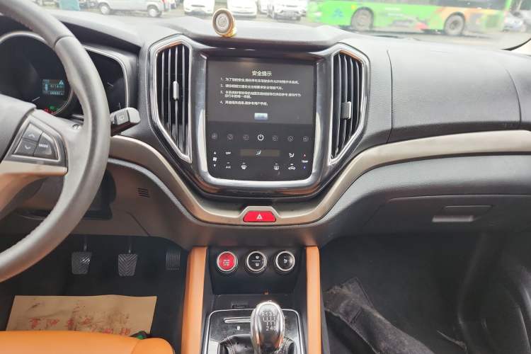 Used Oshan CX70 2017 Facelifted CX70T 1.5T Manual High-Performance Edition
