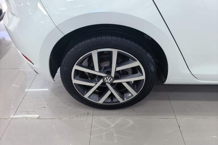 Used Volkswagen Golf 2020 Zhiai Edition 280TSI DSG Comfort Model Right Rear Wheel Hub