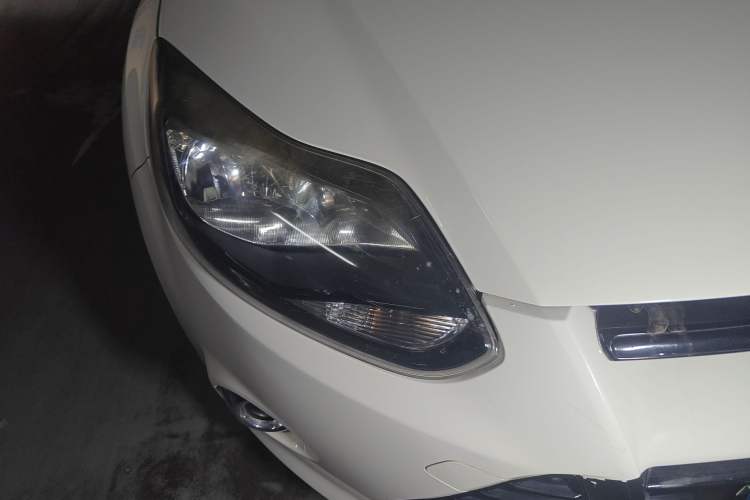 Used Ford Focus 2012 Hatchback 2.0L Automatic Luxury Sport Model Right Front Headlight