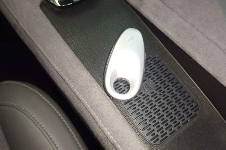 Used VOYAH PASSION 2024 PHEV Four-Wheel Drive Ultra-Long Range Flagship Model Vehicle Key