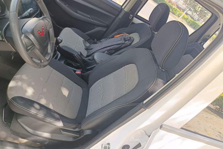 Used Wuling Hongguang 2021 1.5L Revised S Base Version with Electric Power Steering LAR
