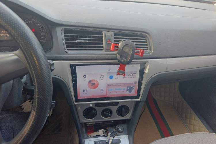 Used Volkswagen Lavida 2013 Revised Classic 1.6L Manual Fashion Edition Audio And AC Panel