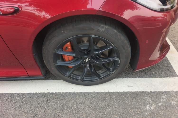 Used IM L6 2025 Max Right Front Wheel Hub