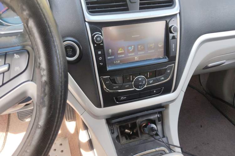 Used Geely Auto Emgrand 2014 Sedan 1.3T CVT Prestige Model
