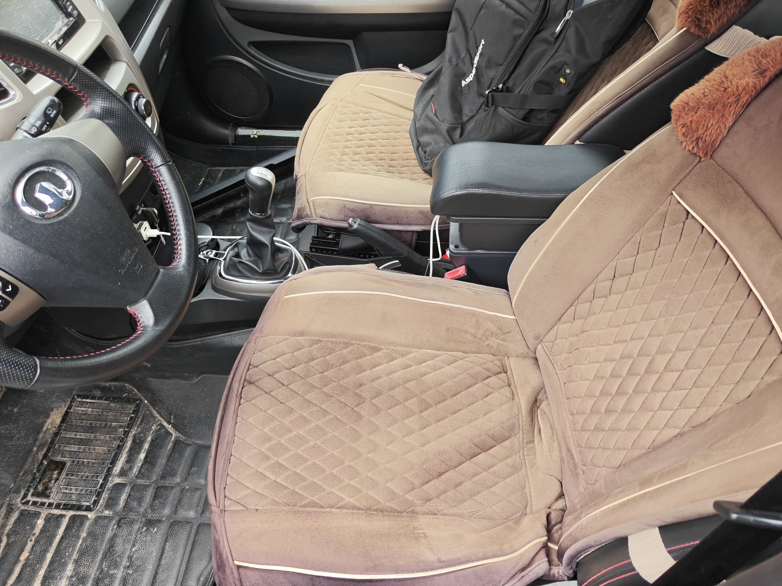 Переднее сиденье в автомобиле