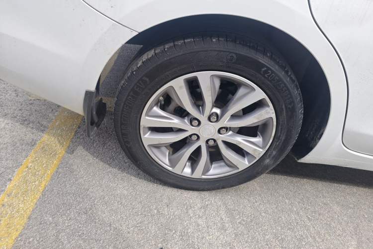 Used Buick GT 2019 18T Automatic Connected Elite Model China VI Standard Right Rear Wheel Hub