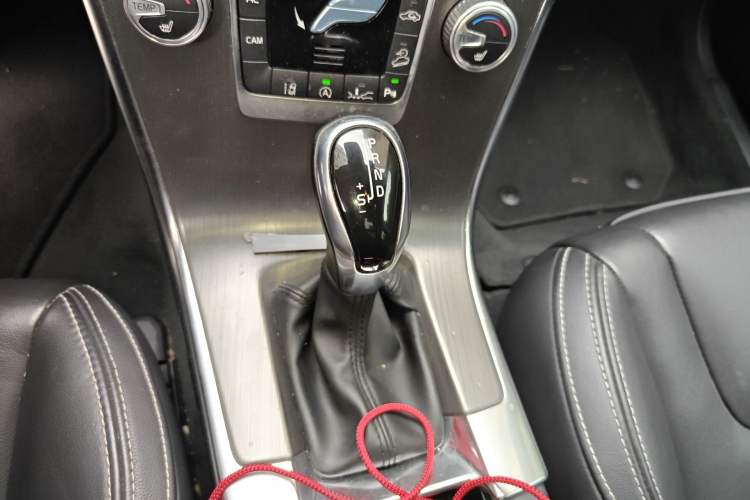 Used Volvo XC60 2015 T5 AWD Smart Drive Edition Gear Lever