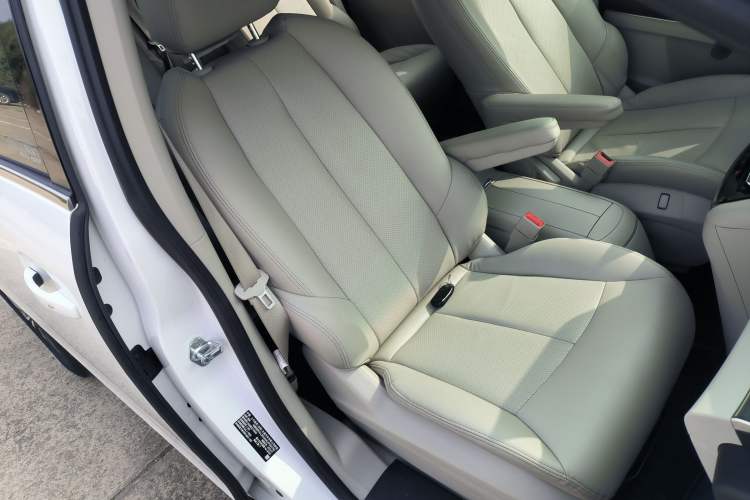 Used Buick GL8 2023 Land Executive Class Smart Enjoyment Model