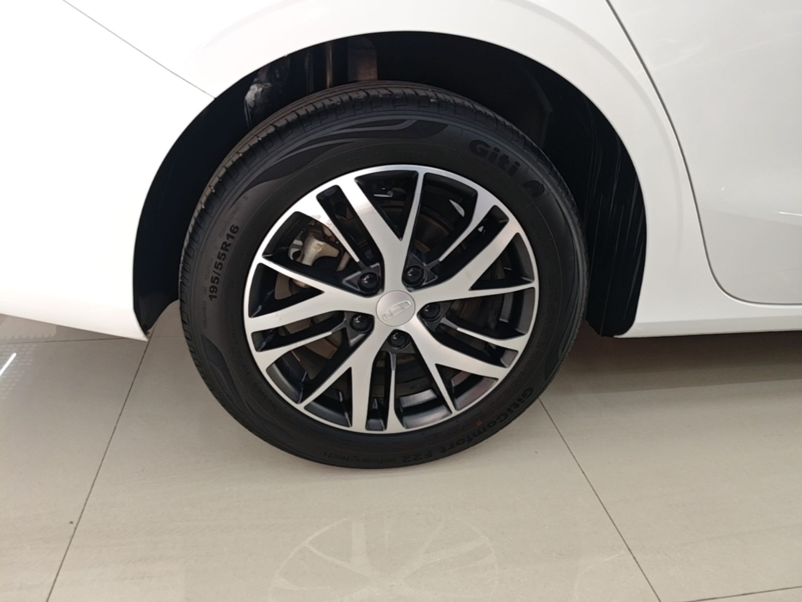 Geely Auto Emgrand 2022 4th Generation 1.5L Manual Luxury Model — снимка 11