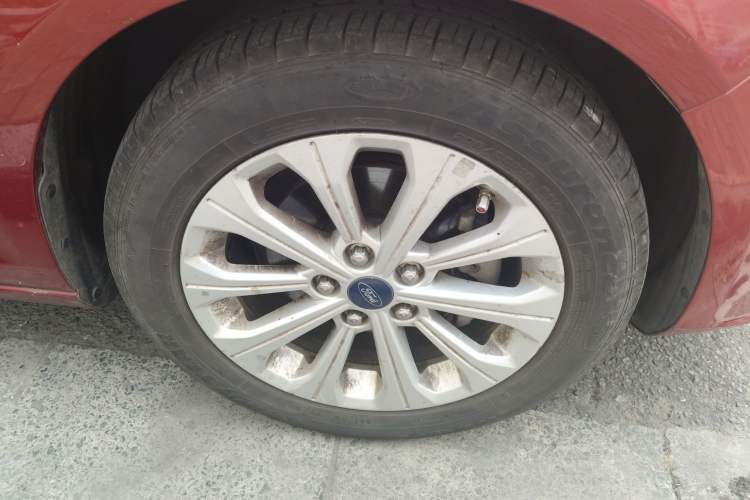 Used Ford Escort 2015 1.5L Automatic Fashion Model Right Front Wheel Hub