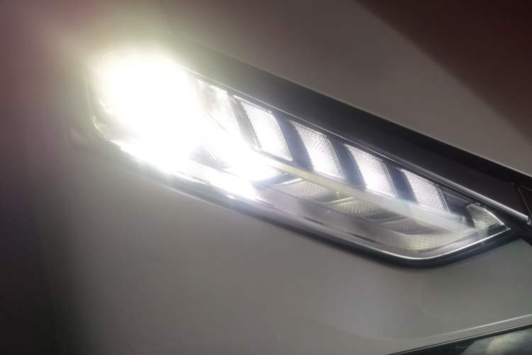 Used BYD Qin PLUS 2021 DM-i 55KM Flagship Model Right Front Headlight