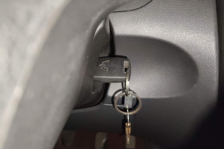 Used Wuling Rongguang V 2015 1.5L Practical Version Vehicle Key