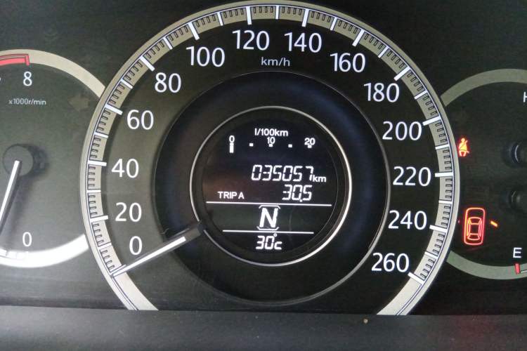Used Honda Accord 2015 2.0L LX Comfort Edition Odometer Close Up