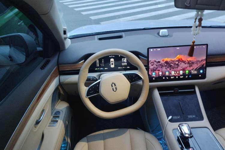 Used Hima AITO M7 2024 1.5T Rear-Drive Plus Version 5 Seats Steering Wheel