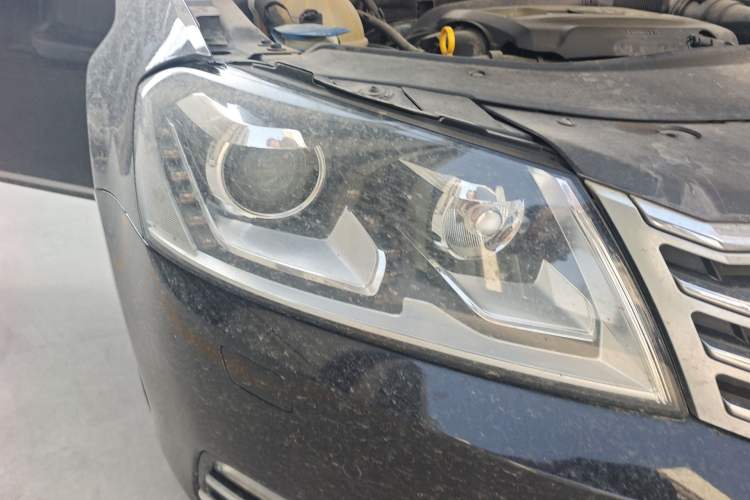 Used Volkswagen Magotan 2015 1.8TSI Luxury Model Right Front Headlight