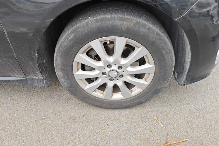 Used Mercedes-Benz R-Class 2011 R 300 L Business Model Right Front Wheel Hub