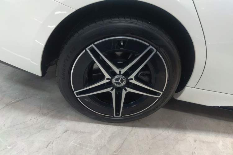 Used Mercedes-Benz C-Class 2024 Facelifted C-Class 260 L Night Edition Sports Version Exterior 5