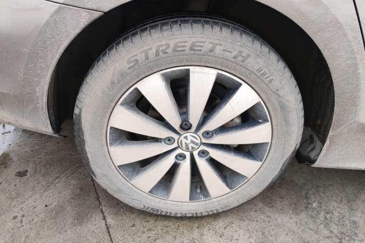 Used Volkswagen Sagitar 2017 230TSI Automatic Comfort Version
