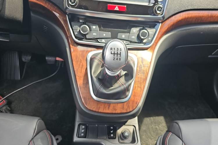 Used Haval H6 2015 Revised Version Sport Edition 1.5T Manual Transmission Two-Wheel Drive Elite Grade