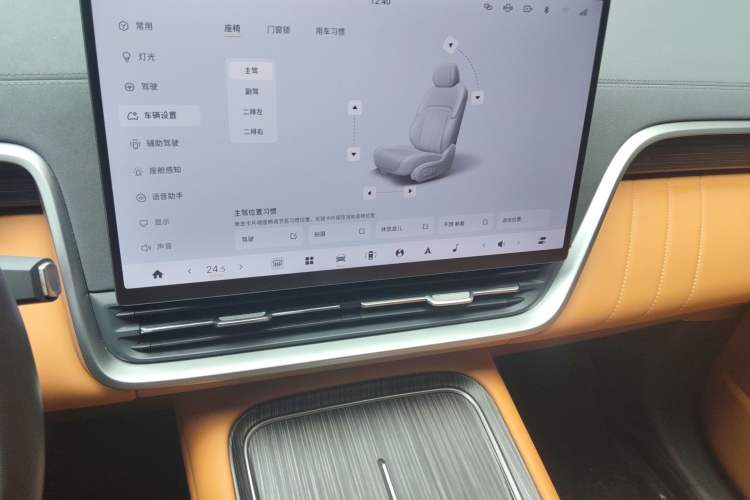 Used Dongfeng eπ eπ008 2025 210 Ultra Range-Extended Version 5 Seats Audio And AC Panel