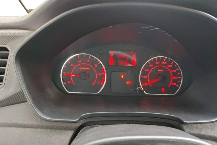 Used Wuling Hongguang V 2022 1.5L Jingqu Edition Enclosed-Window Vehicle with Hydraulic Power Steering LAR