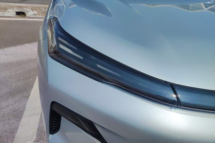 Used Geely Galaxy Xingjian 7 EM-i 2025 55 km Launch Edition Right Front Headlight