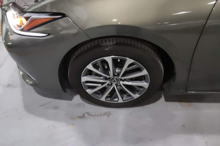 Used Lexus ES 2022 300h Excellence Edition

