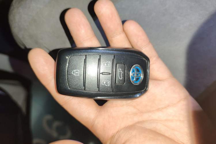 Used Toyota SIENNA 2021 2.5L Hybrid Platinum Edition Vehicle Key