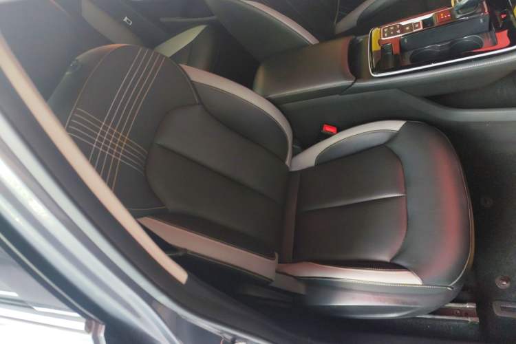 Used Roewe i6 MAX New Energy 2020 1.5T PHEV Cool & Stylish Skyroof Edition Right Front Seat