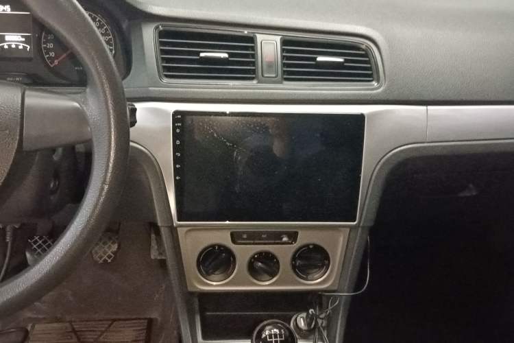 Used Volkswagen Lavida 2013 Revised Classic 1.6L Manual Fashion Edition Audio And AC Panel