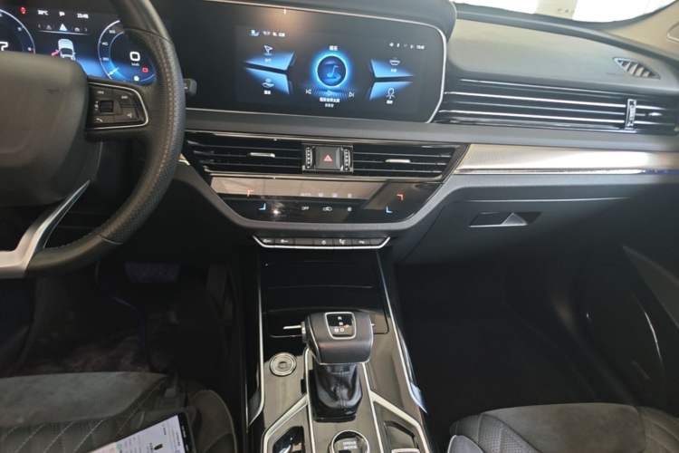 Used Hongqi HS5 2022 Facelifted Version 2.0T Smart Connect Flagship All-Wheel-Drive Edition
