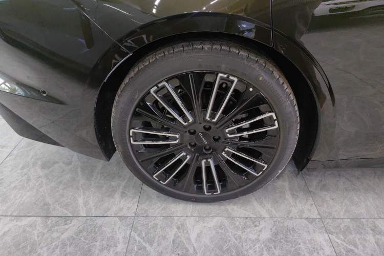 Used Lynk & Co Lynk & Co 10 EM-P 2025 Model 240 All-Wheel Drive Ultra—Sport Edition