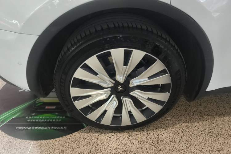 Used Tesla Model Y 2021 Long-Range All-Wheel-Drive Version
