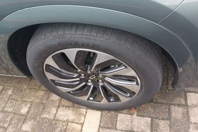 Used Hima AITO M7 2024 1.5T Rear-Drive Plus Version 6 Seats Right Front Wheel Hub