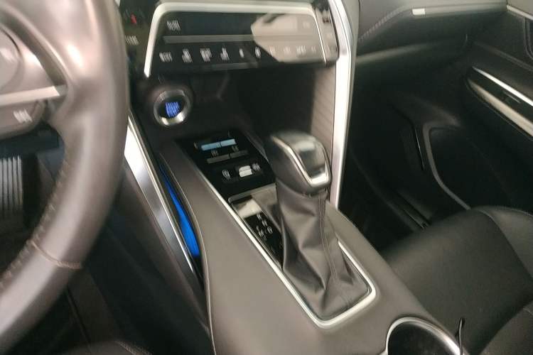 Used Toyota Harrier 2022 2.0L CVT Two-Wheel Drive Luxury Edition
