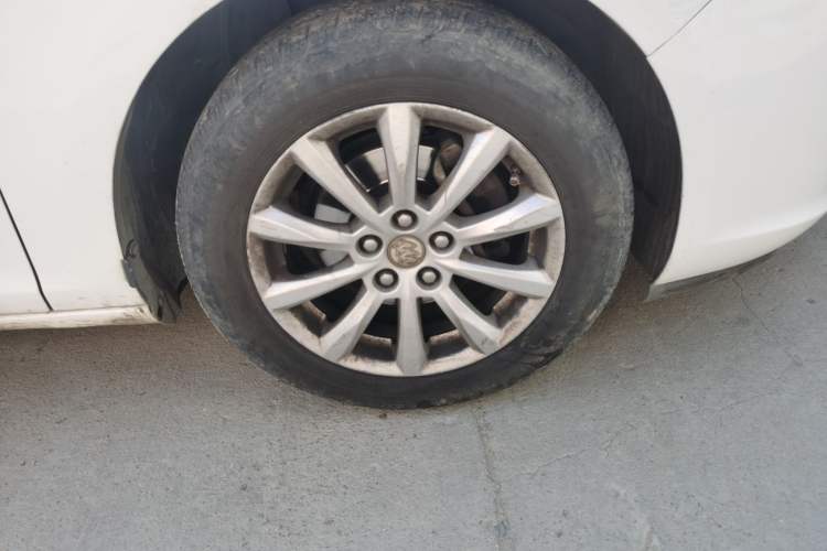 Used Buick GT 2013 GT 1.6L Automatic Fashion Edition Right Front Wheel Hub