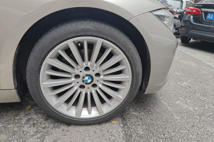 Used BMW 3 Series 2018 320Li Fashion Model Right Front Wheel Hub