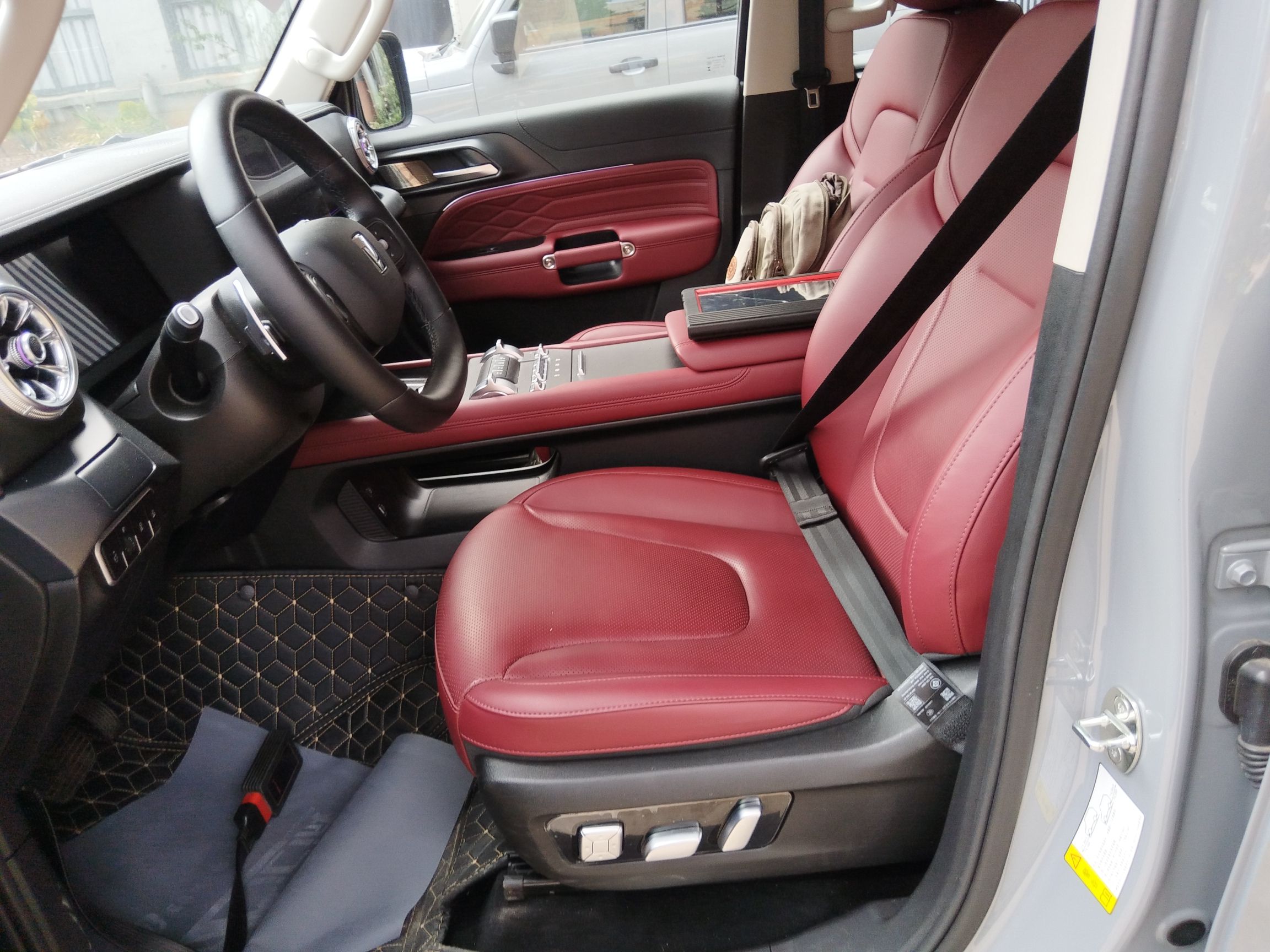 Переднее сиденье в автомобиле