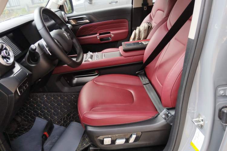 Used Tank 300 2025 2.4T Diesel Version Left Front Seat