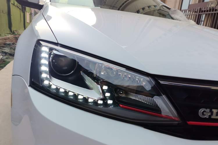 Used Volkswagen Sagitar 2018 180TSI DSG Prestige Edition Right Front Headlight