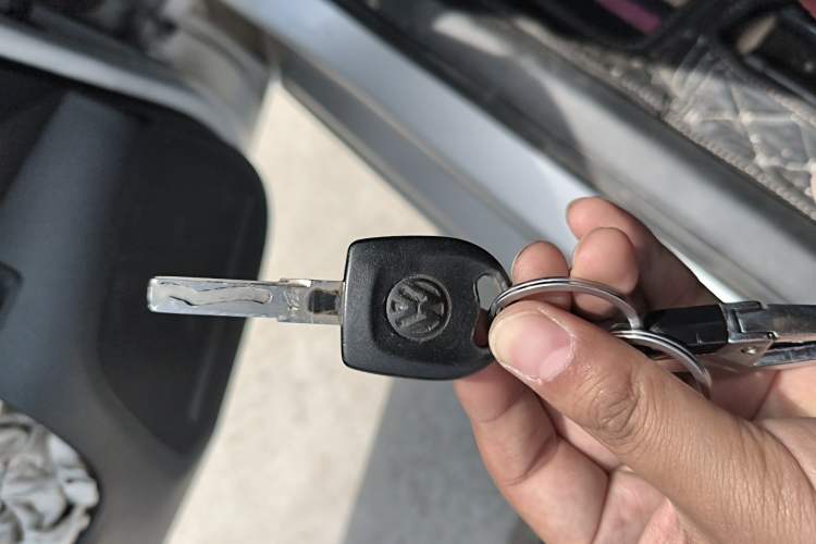 Used Volkswagen Jetta 2015 1.6L Manual Fashion Edition Vehicle Key