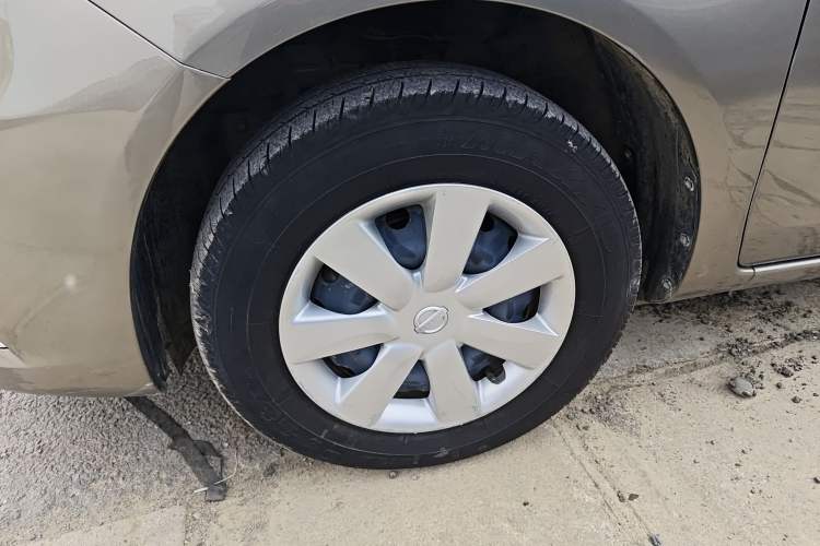 Used Nissan Sunny 2016 1.5XE CVT Leading Edition Left Front Wheel Hub