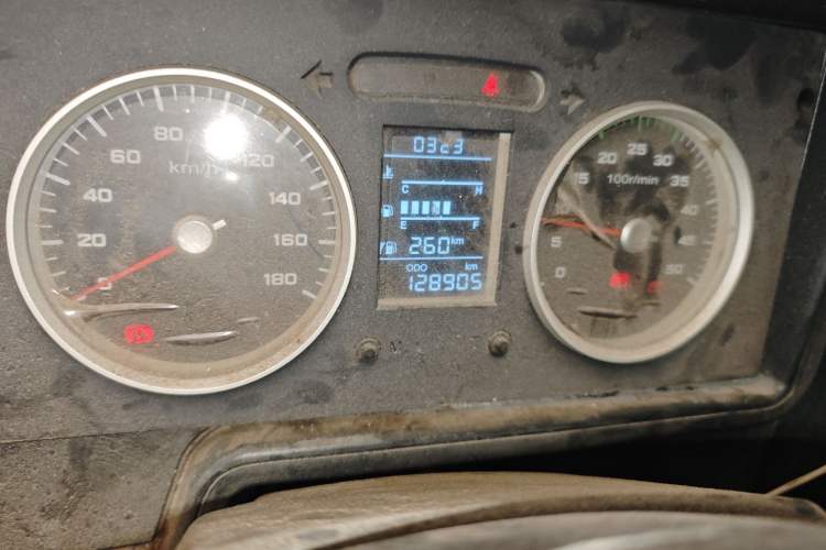 Used Iveco Daily 2017 2.8T V35 Box Truck 3 Seats 43S5
